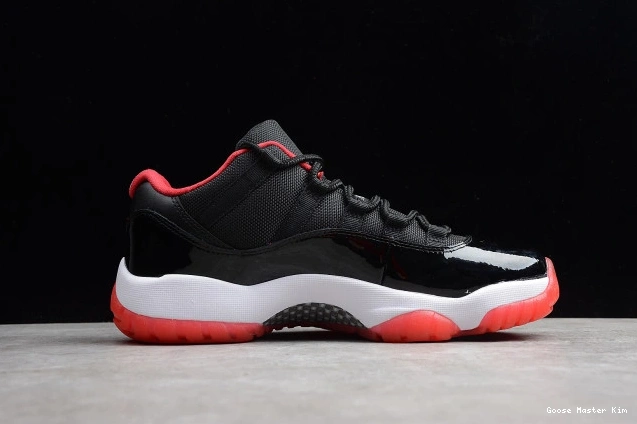 528895-012 Low Black  Red Retro 11 Air 